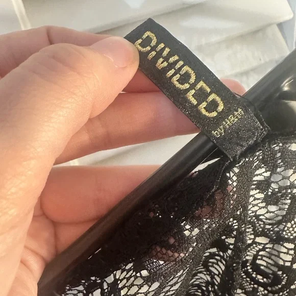 H&M Elegant Black Lace Top - Picture 4 of 4